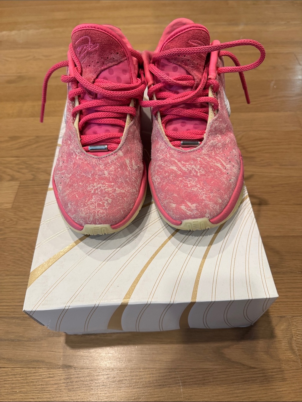 The Nike LeBron 21 The World Is Your Oyster - basketball sneaker